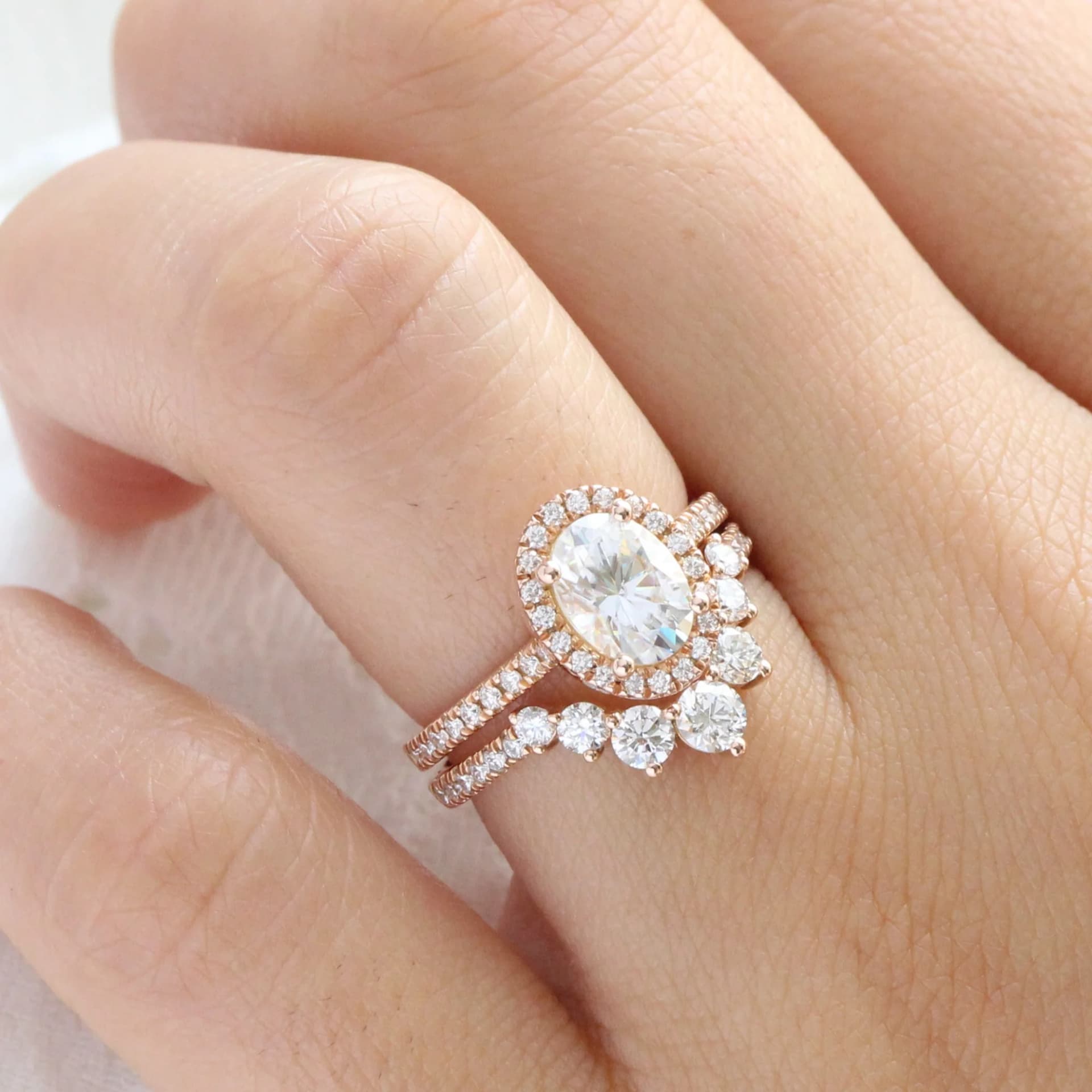 So kombinieren Sie Moissanite-Schmuckstücke stilvoll