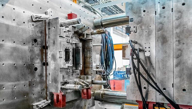 Ihr Partner für Formenbau Spritzguss – Maxnext GmbH für Hochwertige Kunststoff-Blasformteile
