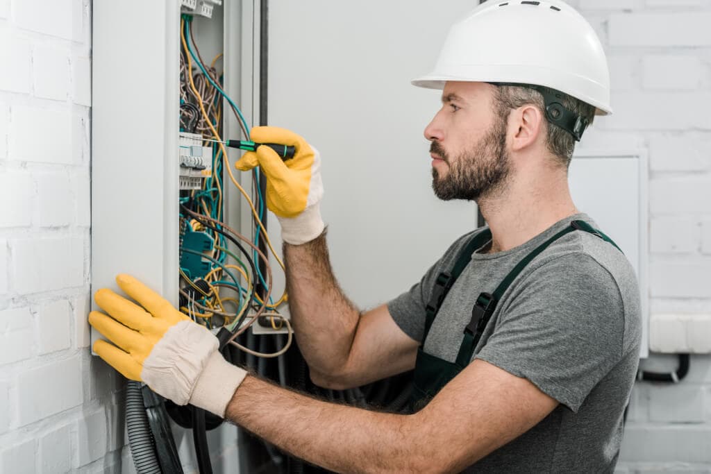 Elektriker Notdienst in der Nähe: Tipps für die Auswahl des Richtigen Dienstes