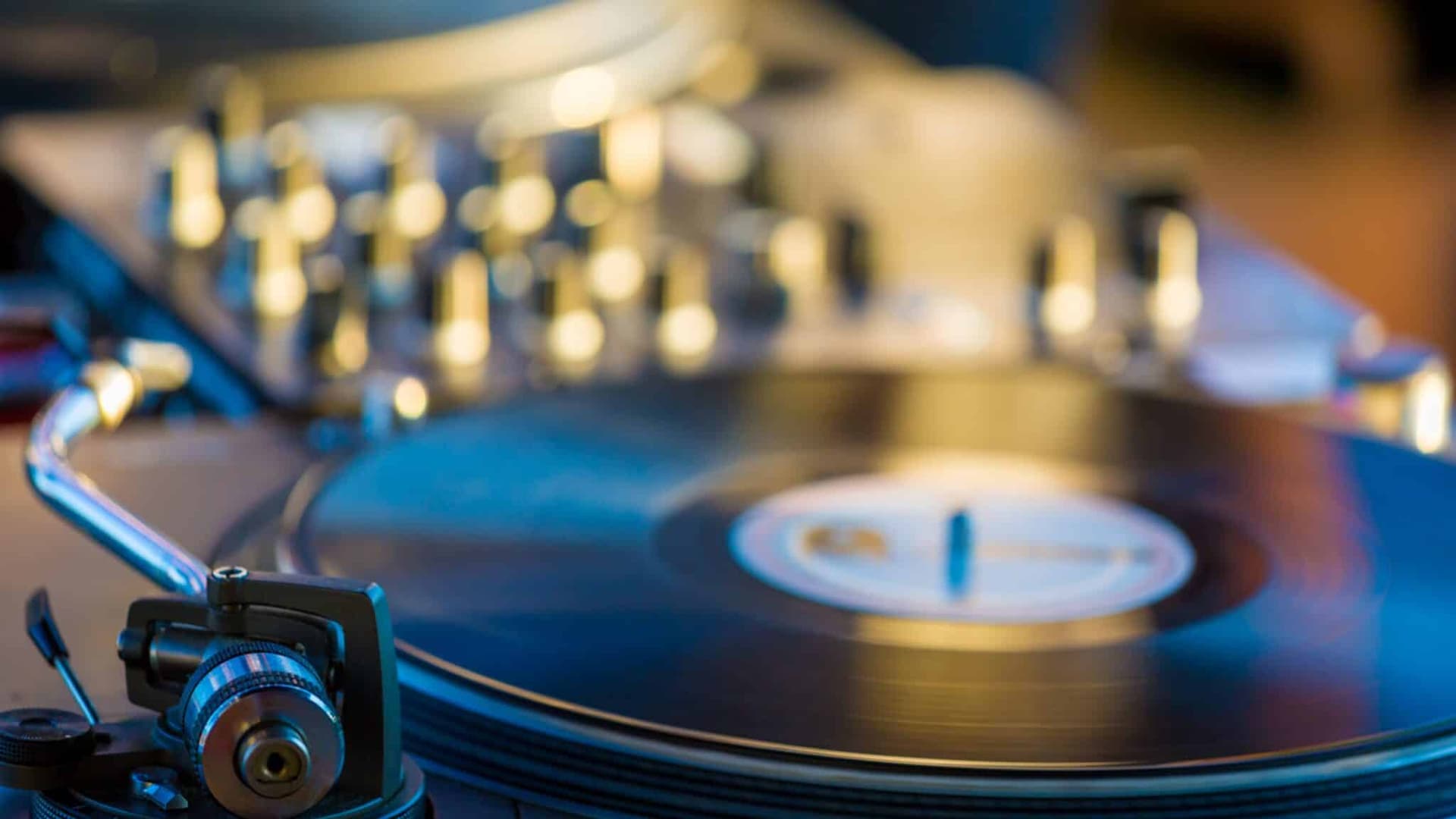 Erlebe den Puls der Nacht mit DJ-Oberösterreich: Unvergessliche Momente garantiert