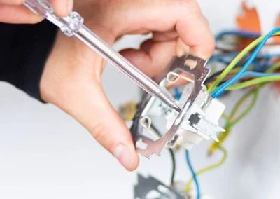 Die UVV Prüfung als unverzichtbarer Bestandteil der DGUV V3 Prüfung für Ihre elektrische Infrastruktur