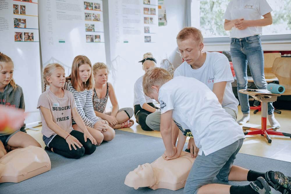 Erste-Hilfe Kurs Ostbahnhof für Senioren: Besondere Überlegungen für ältere Erwachsene