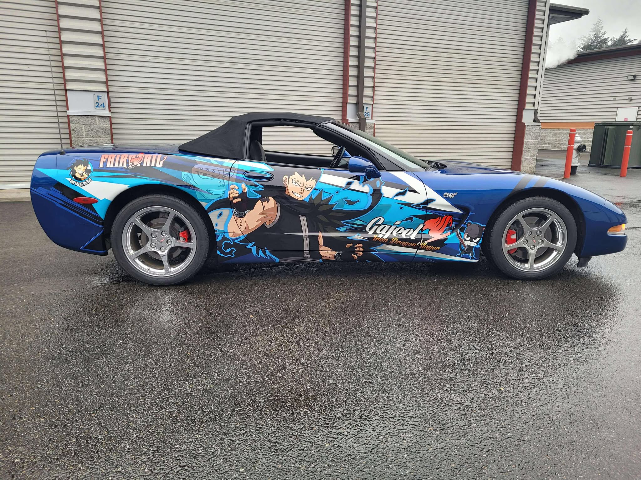 Wie viel kostet eine Autofolierung? Wir rechnen für Ihren Itasha vor