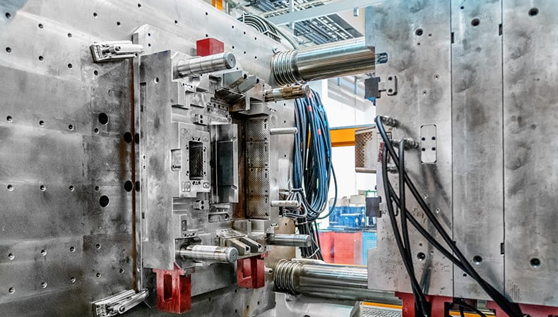 Ihr Partner für Formenbau Spritzguss – Maxnext GmbH für Hochwertige Kunststoff-Blasformteile