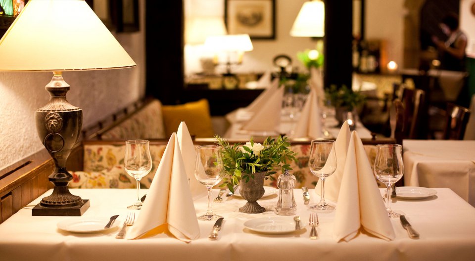 Gehobenes Essen, gehobenes Erlebnis: Die Essenz des besten Restaurants