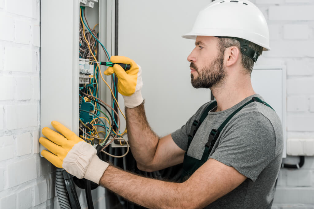 Elektriker Notdienst in der Nähe: Tipps für die Auswahl des Richtigen Dienstes