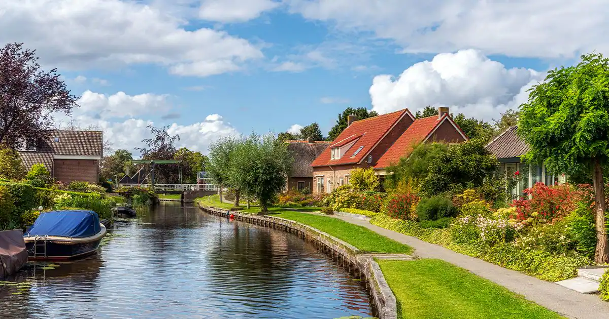 Giethoorn City besuchen: Tagestrip oder Kurzurlaub im Herzen des Nationalparks Weerribben-Wieden