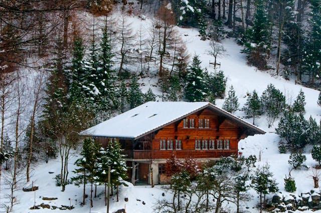 4 Reasons to Book a Luxury Chalet for a Romantic Getaway